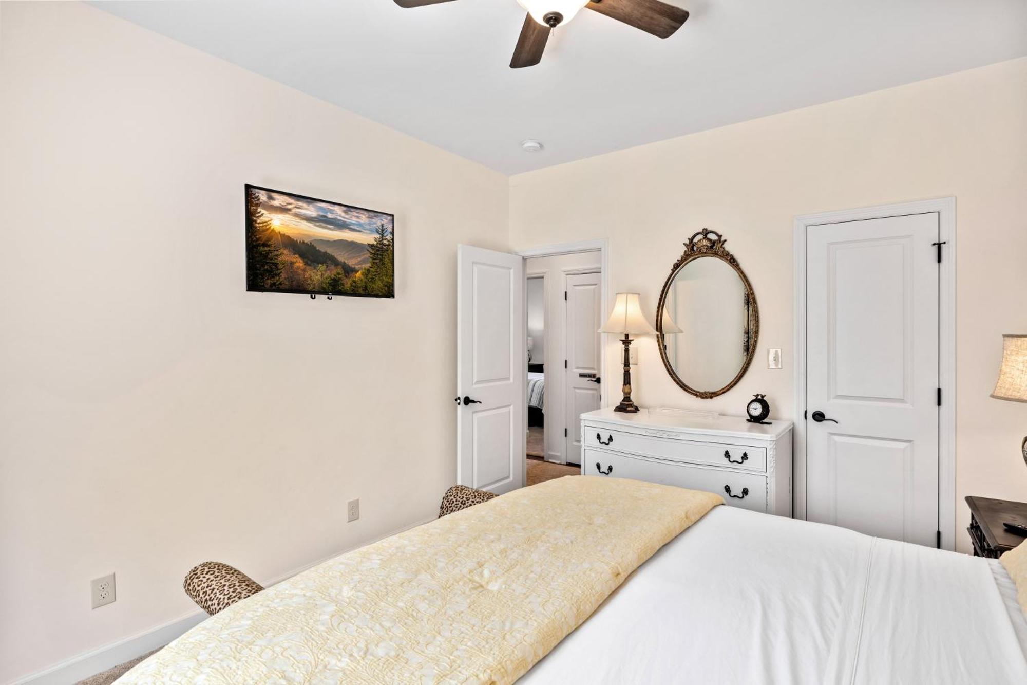 Bear Pass Is A 3 Bed 2 Bath Craftsman Style Home Located Within Walking Distance To Dt Gatlinburg Exterior photo