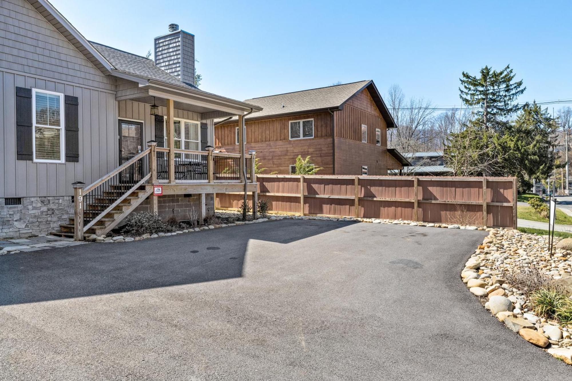 Bear Pass Is A 3 Bed 2 Bath Craftsman Style Home Located Within Walking Distance To Dt Gatlinburg Exterior photo