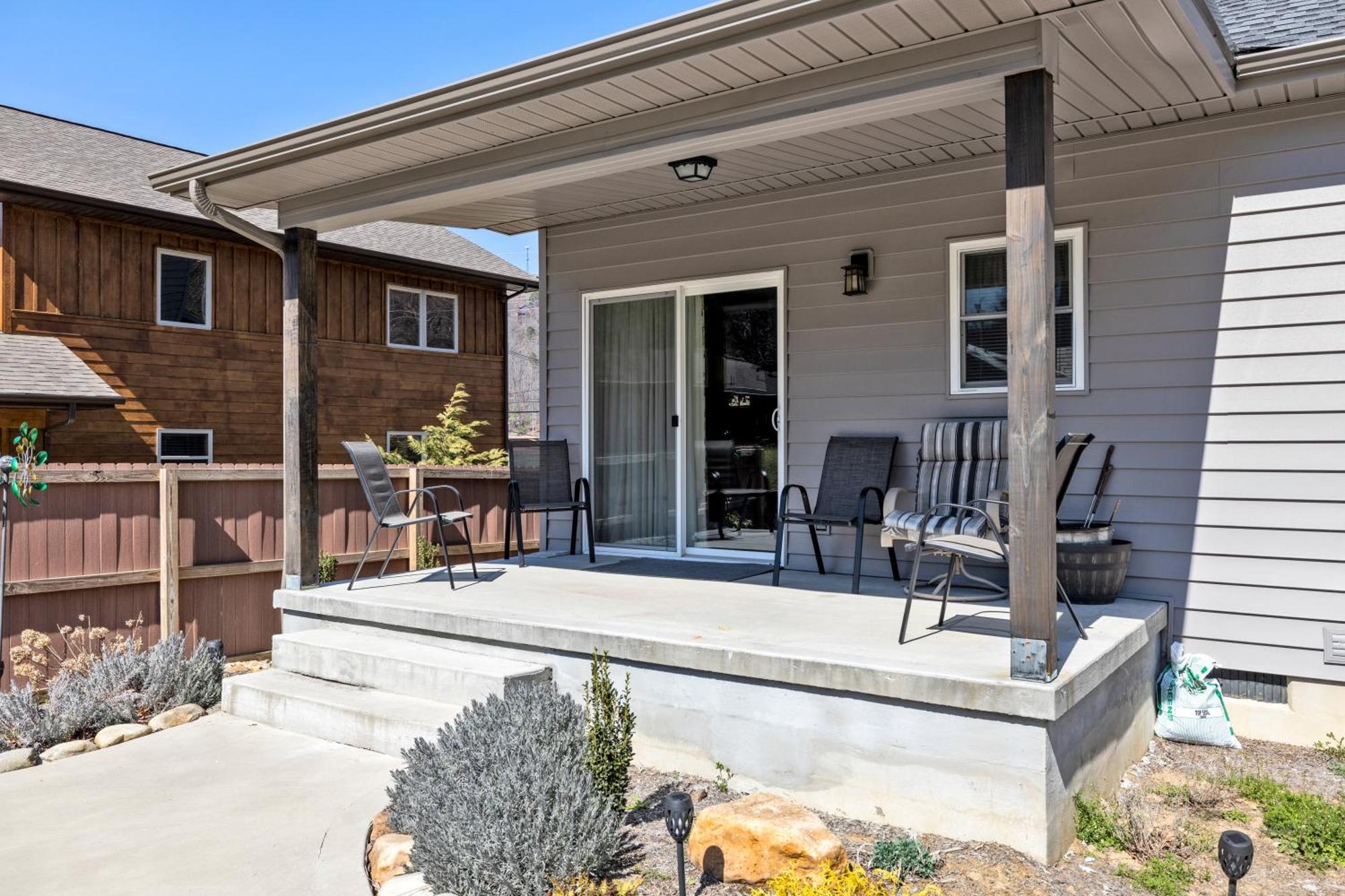 Bear Pass Is A 3 Bed 2 Bath Craftsman Style Home Located Within Walking Distance To Dt Gatlinburg Exterior photo