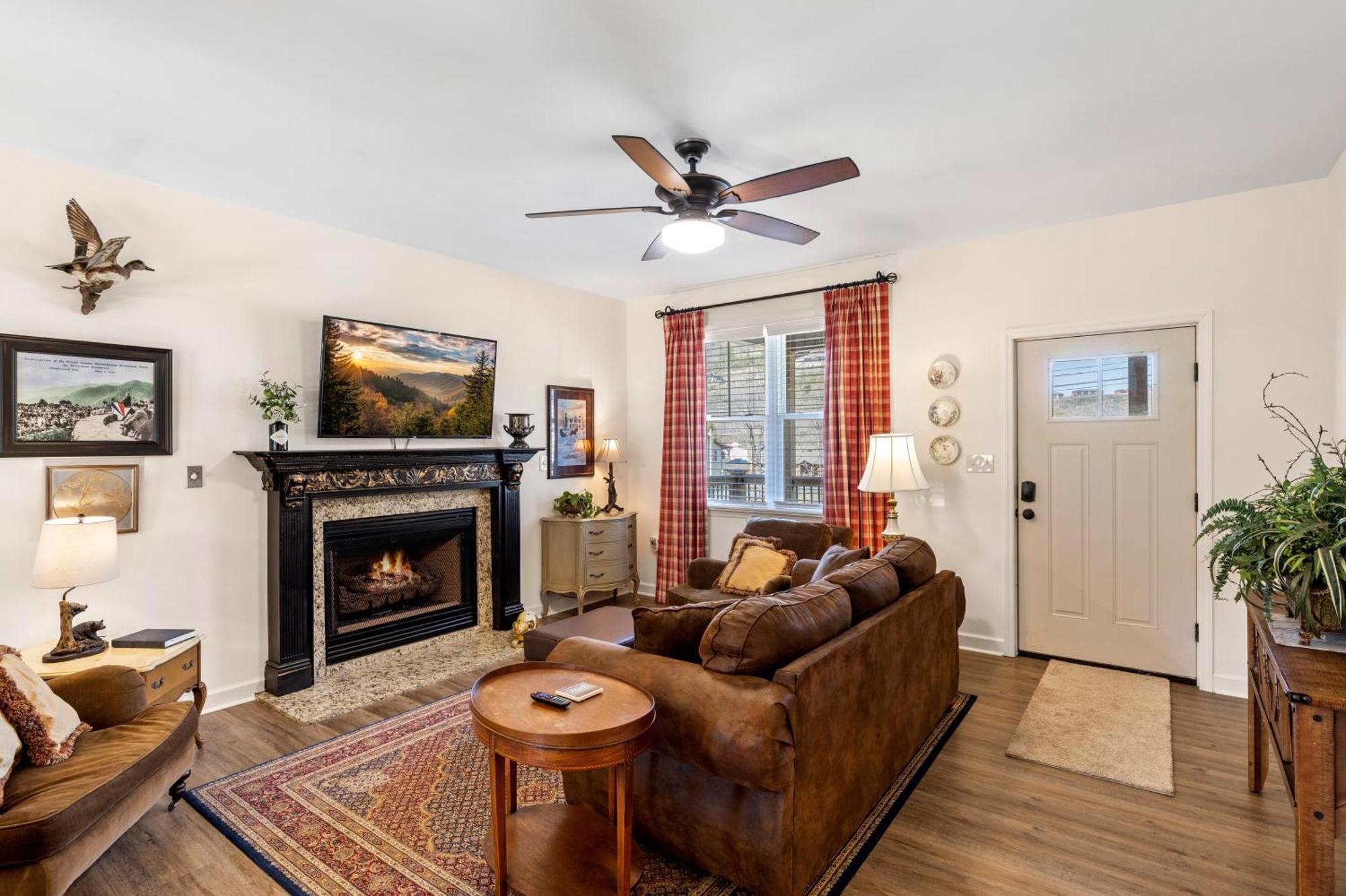 Bear Pass Is A 3 Bed 2 Bath Craftsman Style Home Located Within Walking Distance To Dt Gatlinburg Exterior photo