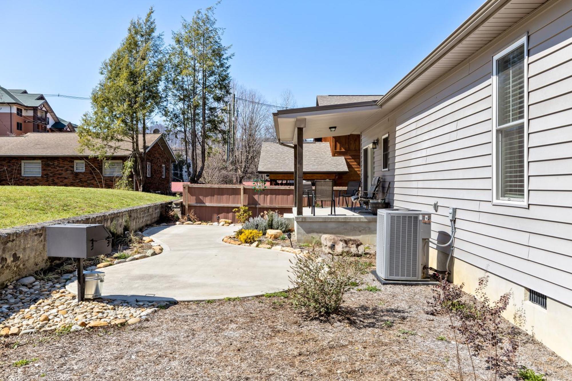 Bear Pass Is A 3 Bed 2 Bath Craftsman Style Home Located Within Walking Distance To Dt Gatlinburg Exterior photo